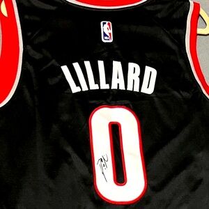 Damian lilard jersey NWT signed jersey ( read description)